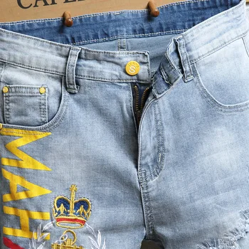 Vīriešu vasaras krāsas burtiem iespiests izšuvumi džinsa bikses Streetwear raibs ripped stiept džinsi