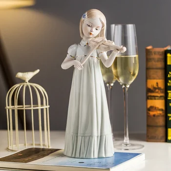 Augstā temperatūrā apdedzināti, rietumu meitenēm, spēlējot vijoli keramikas skulptūru rotājumi Eiropā līnijas estētisko vīna skapis decorativ