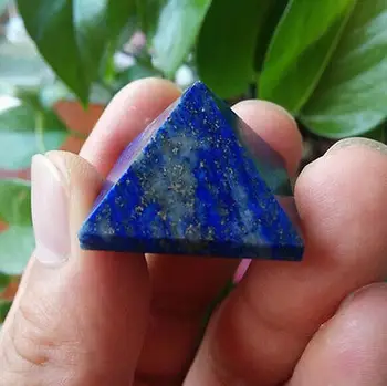 Dabas lapis lazuli kvarca kristāla piramīdas dzīšana