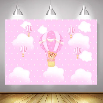 Brūna Litte Vairāk Lāču Meitene, Dzimšanas Dienas Svinības Fona Dekorēšana Rozā Karstā Gaisa Balonu Bērnu Duša Fotogrāfijas Fons Balts Mākonis