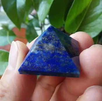 Dabas lapis lazuli kvarca kristāla piramīdas dzīšana