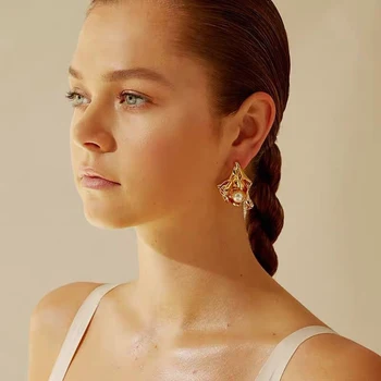Peri'sBox Zelta Metāla Salocīts auskariem Stilīgs Savīti Ziedu Auskari Kniedes Lielas Baroka Pērle Paziņojumu Auskari Sievietēm