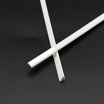 4mm pusapaļas ABS plastmasas baltā caurule stick modelis rotaļu smilšu galda DIY celtniecības materiālu, garums 50cm, diorāma 100gab